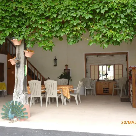 La Sylreine Bed & Breakfast Crottet