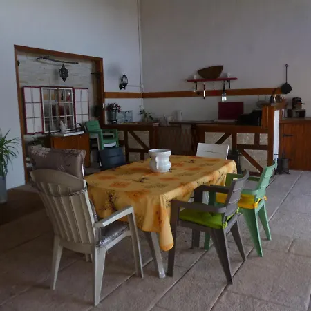 La Sylreine Bed & Breakfast Crottet
