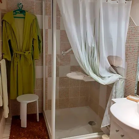 La Sylreine Bed & Breakfast Crottet